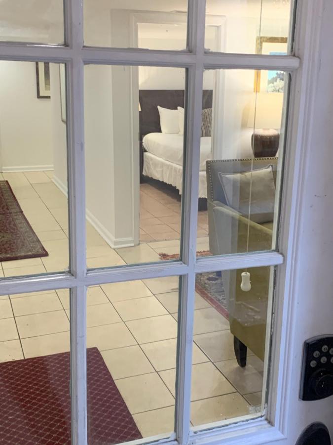 Renovated English Basement 2Bdrm Home Near Metro 워싱턴 외부 사진