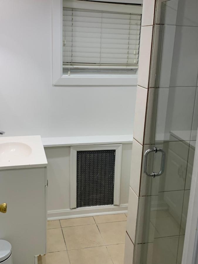 Renovated English Basement 2Bdrm Home Near Metro 워싱턴 외부 사진
