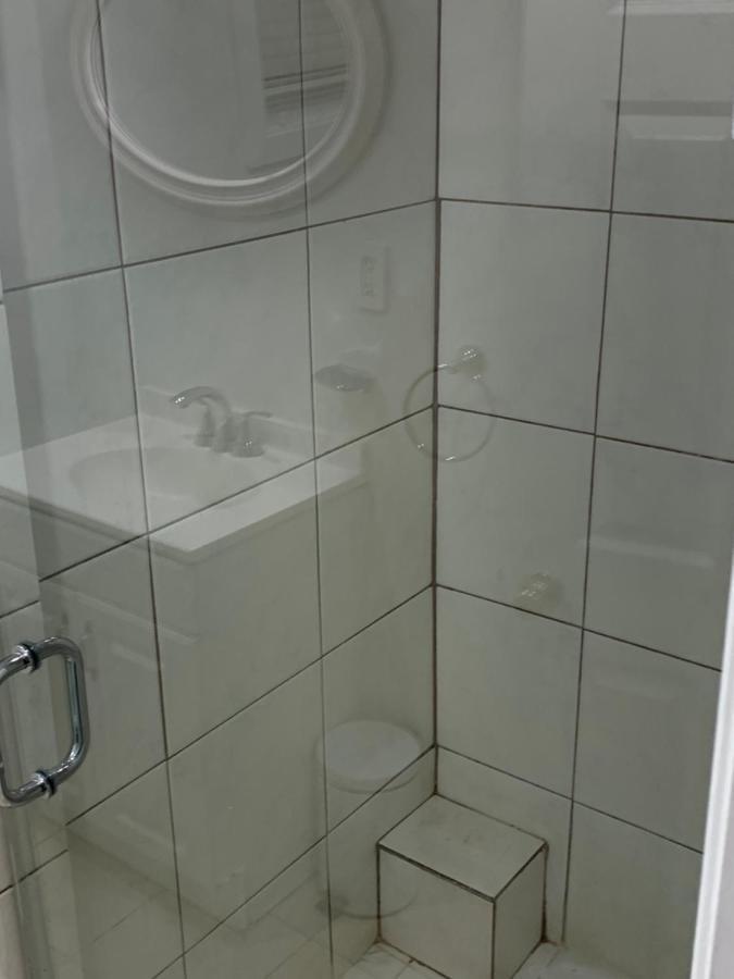 Renovated English Basement 2Bdrm Home Near Metro 워싱턴 외부 사진