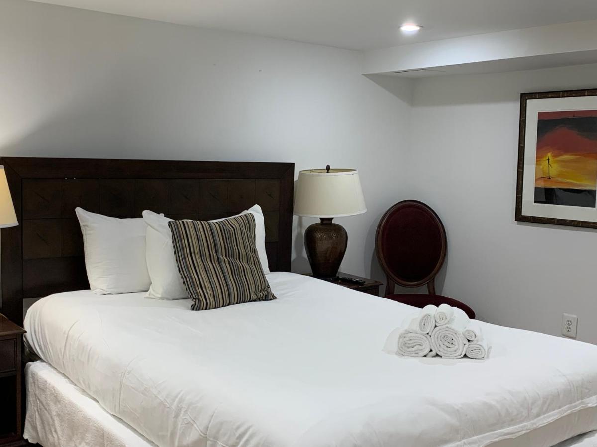 Renovated English Basement 2Bdrm Home Near Metro 워싱턴 외부 사진
