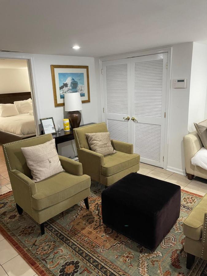 Renovated English Basement 2Bdrm Home Near Metro 워싱턴 외부 사진