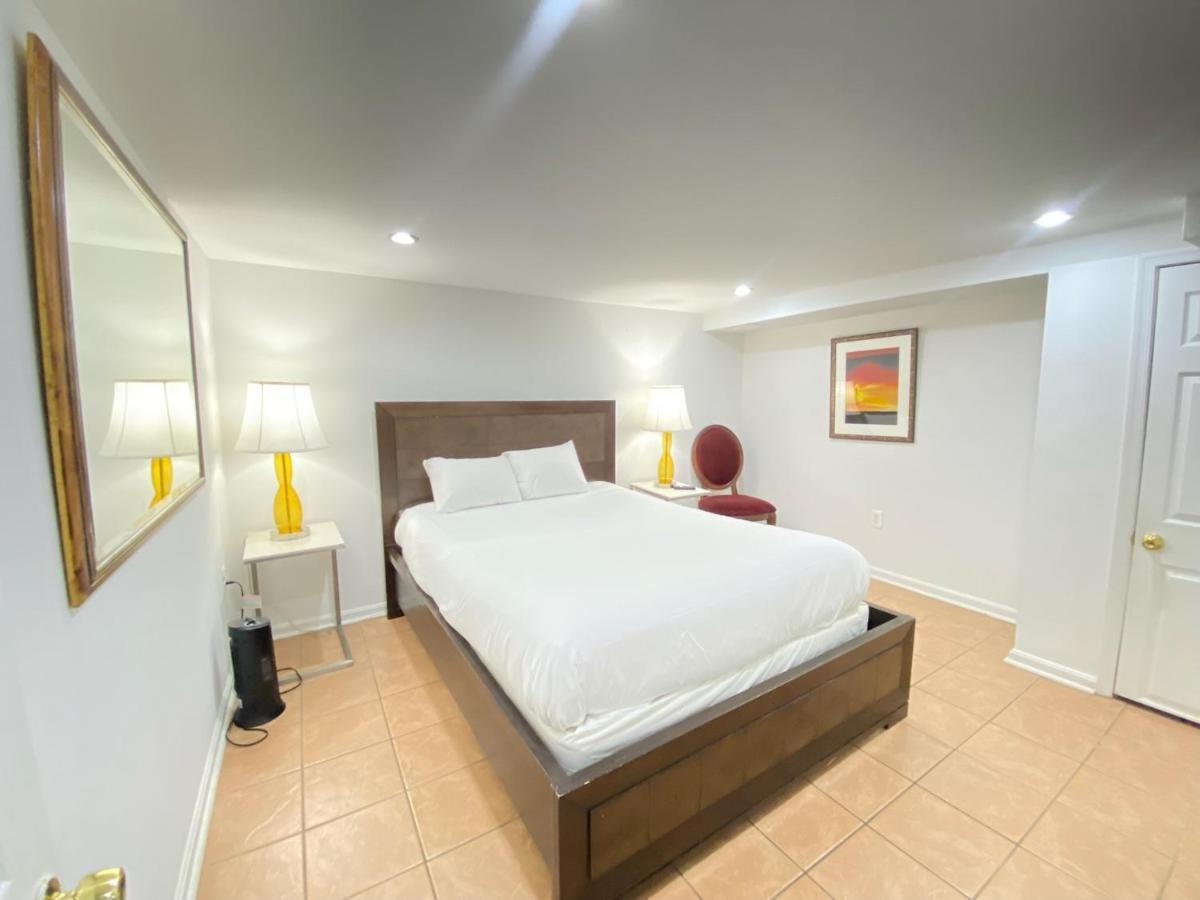 Renovated English Basement 2Bdrm Home Near Metro 워싱턴 외부 사진