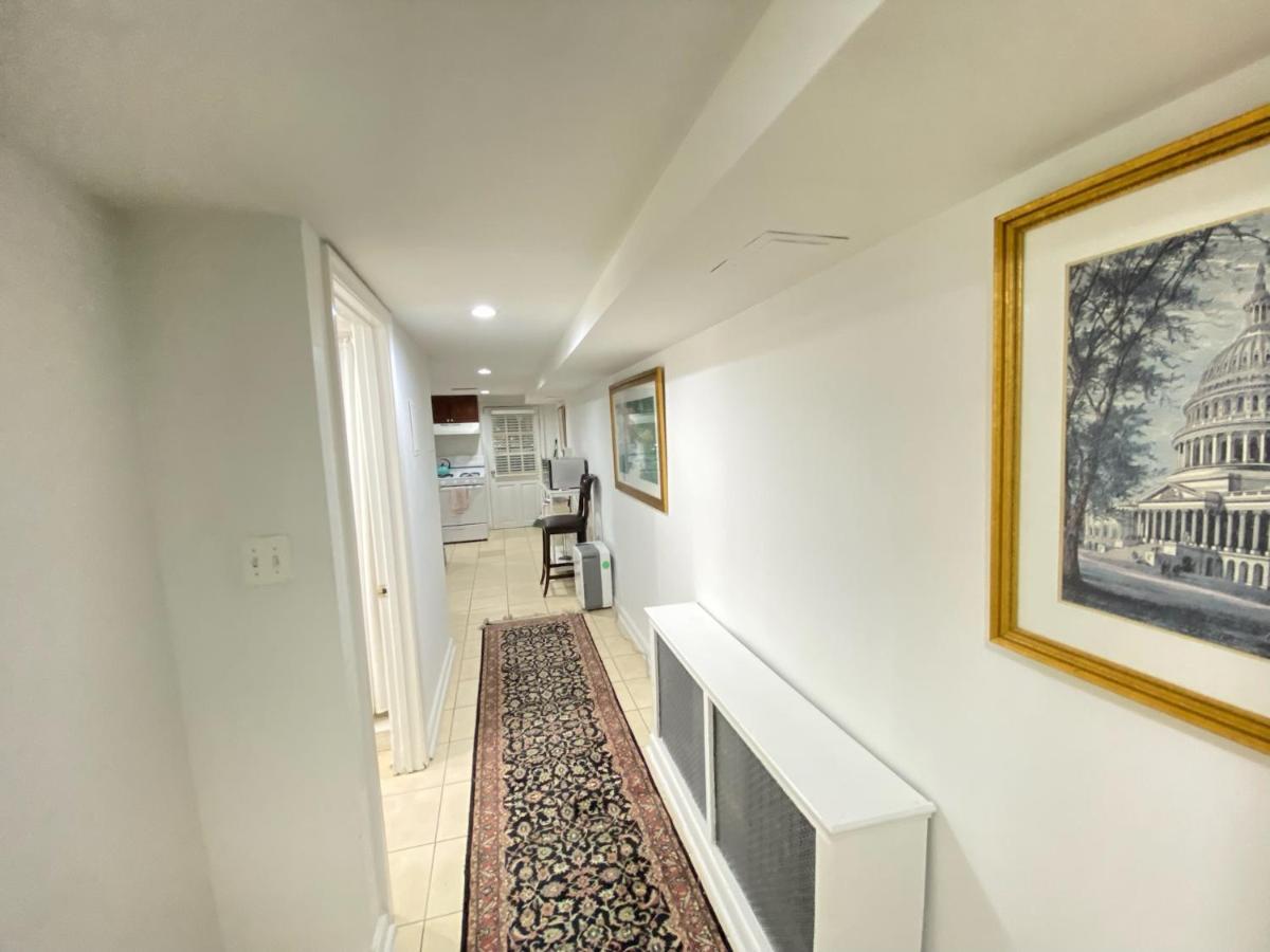 Renovated English Basement 2Bdrm Home Near Metro 워싱턴 외부 사진